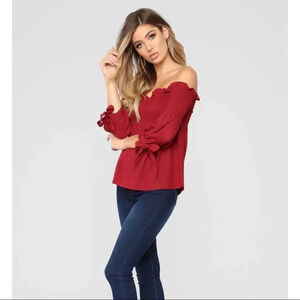 🌸Fashion Nova Off shoulders Top burgundy  Sz M🌸